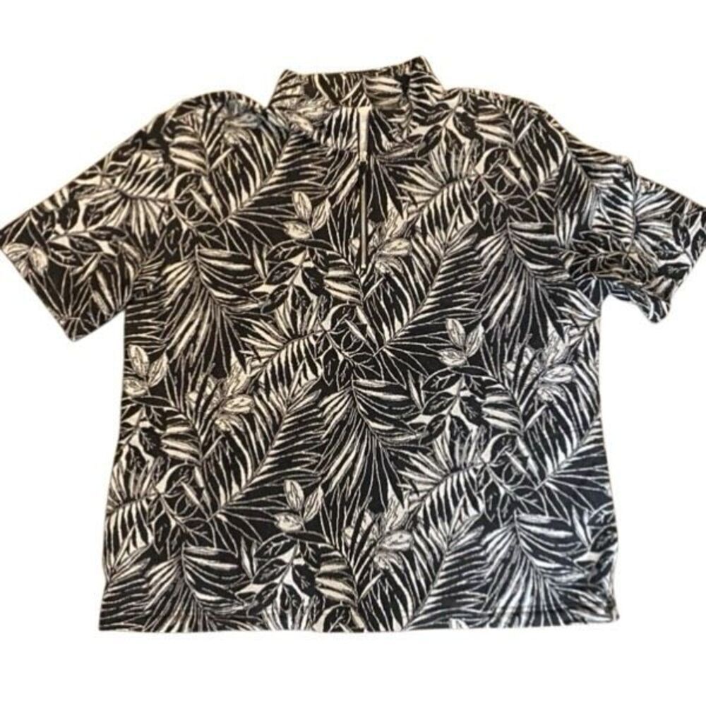 Weekend's by Chicos size 2 = XL Jungle Print Black and white collared button-dow
